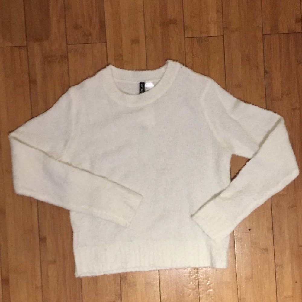 H&M Boucle Knit Long Sleeve Crew Neck Sweater BNWT